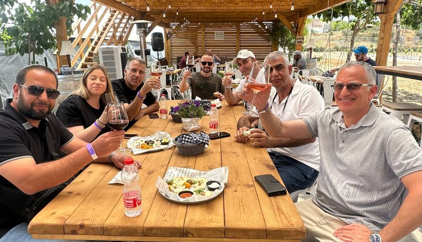 ביס ועוד ביס – איך סיור קולינרי נהיה הכלי הכי חזק בגיבוש צוותים